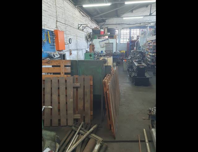150M² WORKSHOP TO LET IN JACOBS